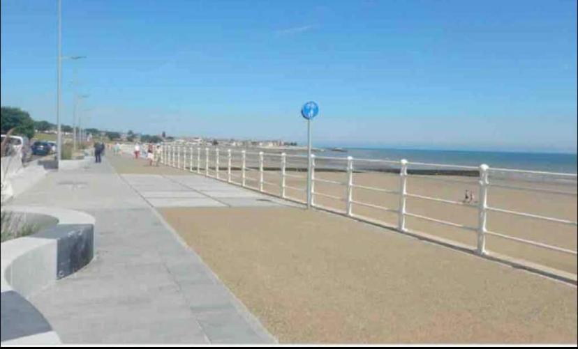 Luxury Modern 1Bed Sea View Apartment Rhôs-on-Sea エクステリア 写真